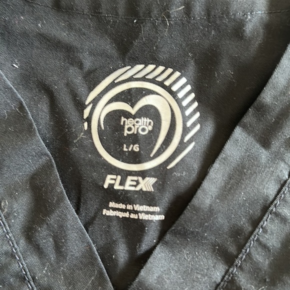 Health Pro Women’s Scrub Shirt - Picture 2 of 2